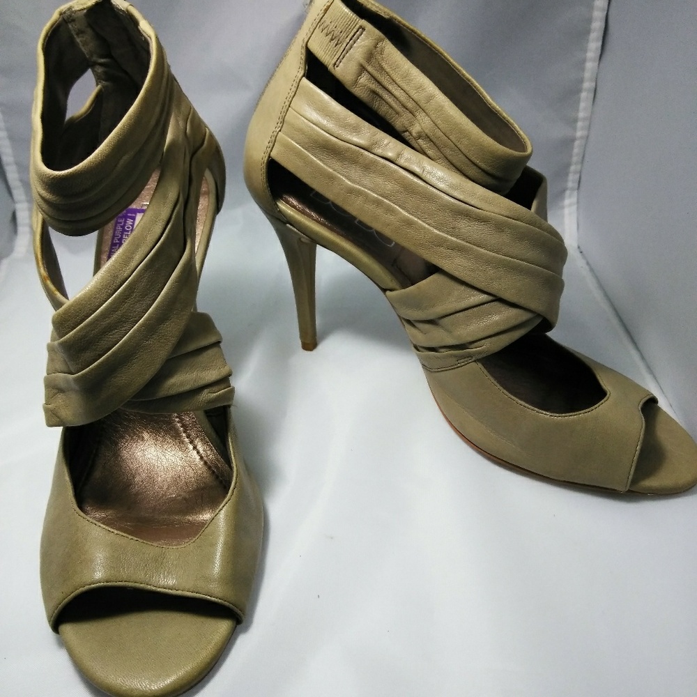 BCBG women's high heels